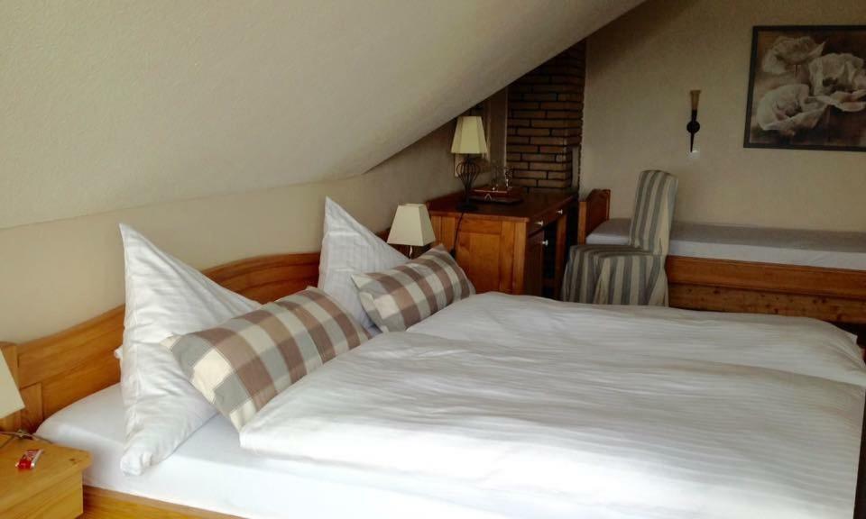 Haus Diana Bed and Breakfast Dottingen  Exteriör bild